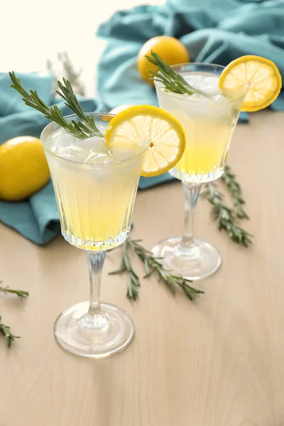 Glasses Delicious Summer Cocktail Table — Stock Photo, Image