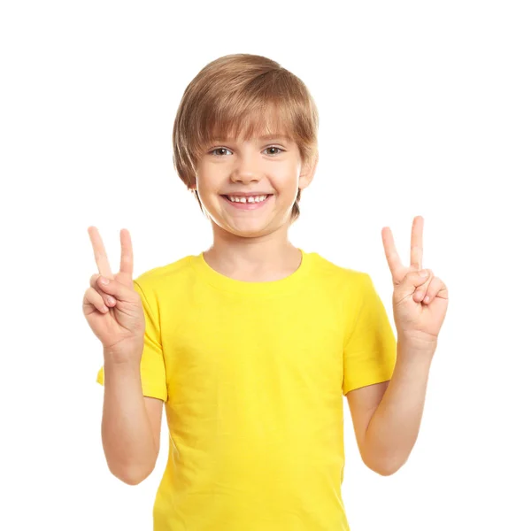 Μικρό Αγόρι Shirt Προβολή Νίκη Χειρονομία Λευκό Φόντο — Φωτογραφία Αρχείου