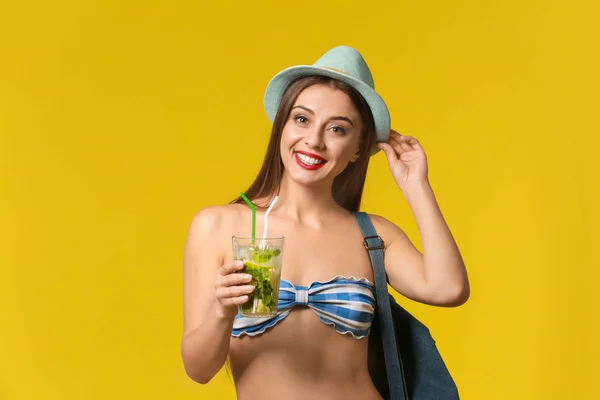 Beautiful Woman Swimming Suit Tasty Summer Cocktail Color Background — Stock Photo, Image