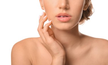 Beyaz arka planda, closeup çıplak makyaj ile güzel genç kadın