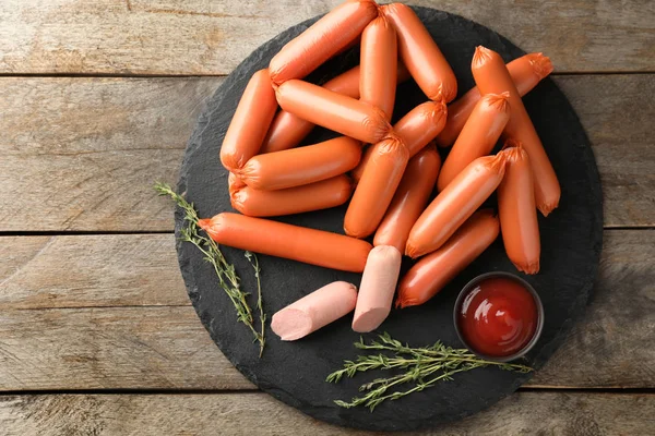 Slate Plate Delicious Sausages Sauce Wooden Table — Stock Photo, Image