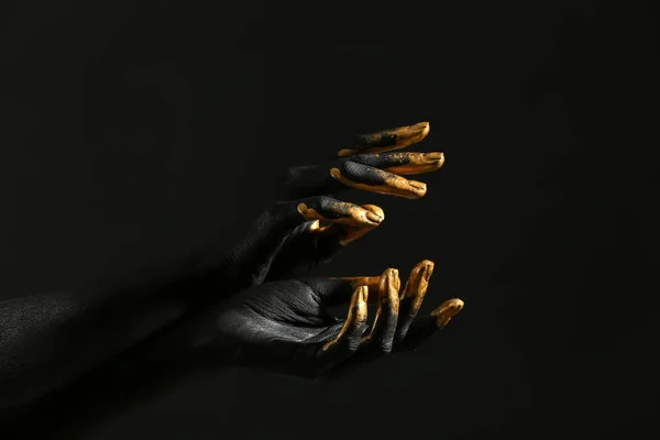 Hands Woman Black Golden Paint Her Skin Dark Background — Stock Photo, Image