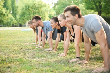 Grup sportif insan parkta eğitim