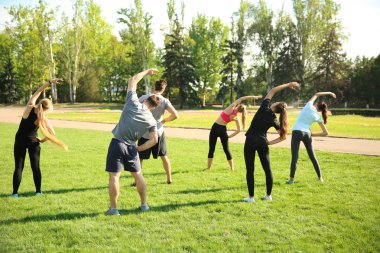 Grup sportif insan parkta eğitim