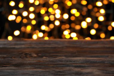 Parlayan ışıklar ile ahşap tablo görünümünü portre