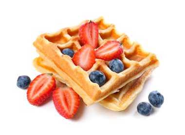 Beyaz arka plan üzerinde çilek ile lezzetli waffle