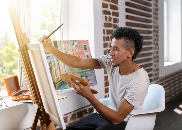 Ung Afroamerikansk Konstnär Målning Bild Verkstad — Stockfoto