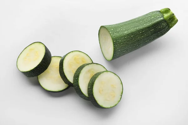 Färsk Zucchini Vit Bakgrund — Stockfoto