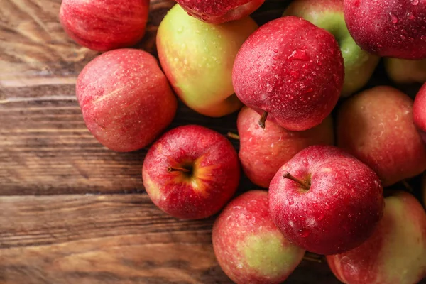 Ripe Juicy Apples Wooden Table — Stock Photo, Image