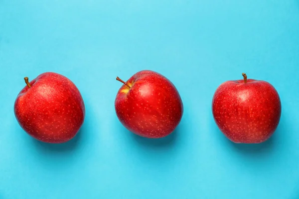 Pommes Rouges Mûres Sur Fond Couleur — Photo