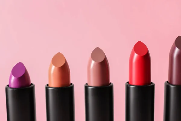 Lippenstift Van Verschillende Tinten Kleur Achtergrond — Stockfoto