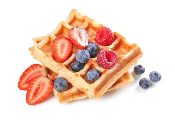 Leckere Waffeln Mit Beeren Auf Weißem Hintergrund — Stockfoto