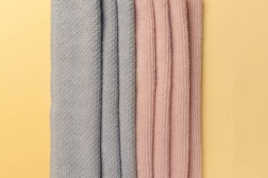 Renk arka plan üzerinde yumuşak havlu