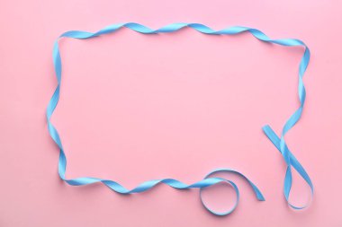 Çerçeve mavi şerit üzerinde renk arka plan yapılmış