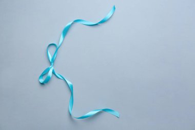 Renk arkaplanlı mavi kurdele