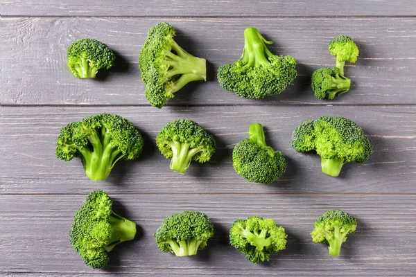 Färsk Broccoli Trä Bakgrund — Stockfoto