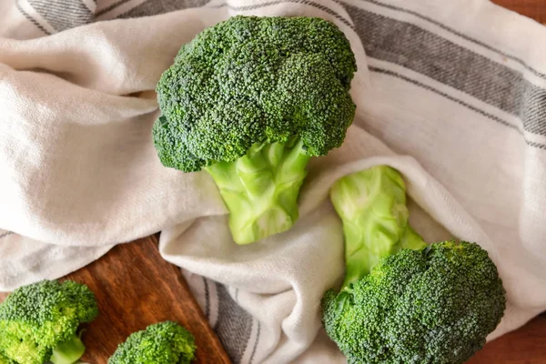 Brokoli Segar Atas Meja — Stok Foto