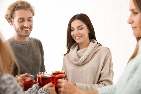 Friends Drinking Delicious Mulled Wine Party — Stock Photo, Image