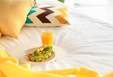 Yatakta leziz kahvaltı ile Yönetim Kurulu