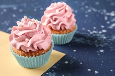 Lezzetli kek üzerinde renk tablosu