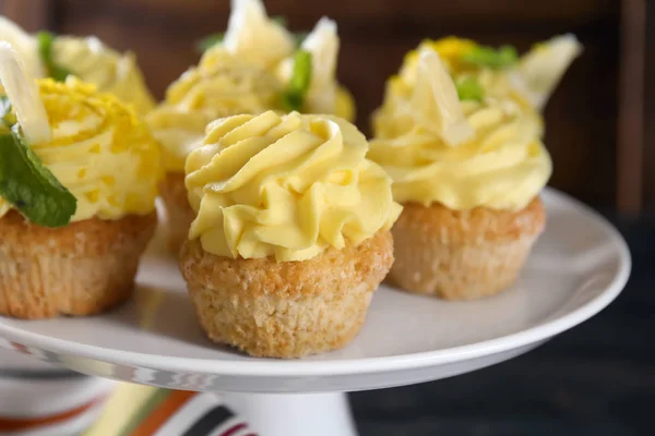 Delicious Lemon Cupcakes Dessert Stand Closeup — Stock Photo, Image