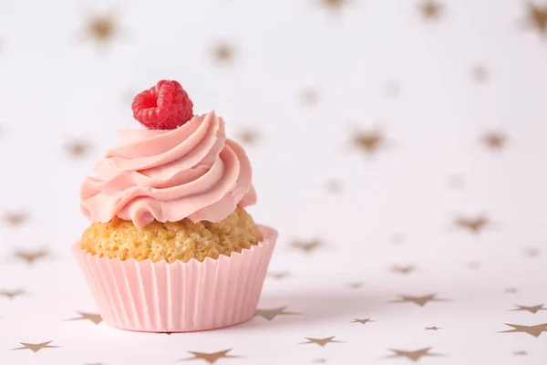 Delicioso Cupcake Fundo Claro — Fotografia de Stock