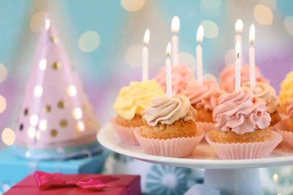 Stand Delicious Birthday Cupcakes Table — Stock Photo, Image