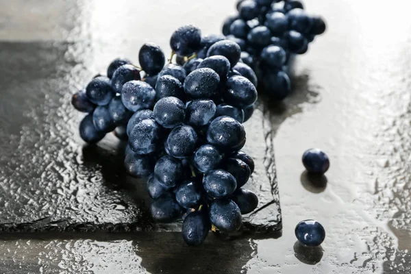 Ripe Sweet Grapes Slate Plate Closeup — Stock Photo, Image