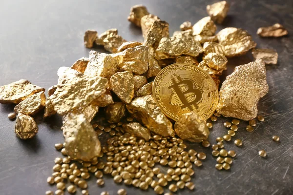 Bitcoin Gold Nuggets Table — Stock Photo, Image