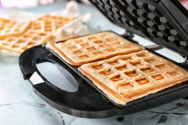 Waffle masa lambası modern Maker'da, hazırlama