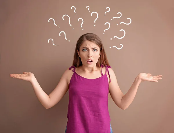 Indignant Young Woman Lot Questions Color Background Concept Choice — Stock Photo, Image