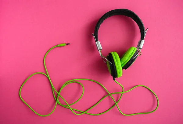 Auriculares Modernos Sobre Fondo Color — Foto de Stock