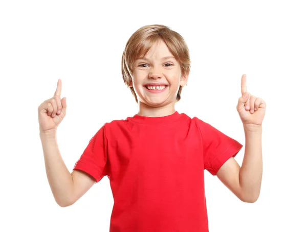 Niño Con Camiseta Señalando Algo Sobre Fondo Blanco —  Fotos de Stock