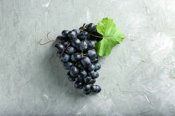 Ripe Sweet Grapes Grey Textured Background — Stock Photo, Image