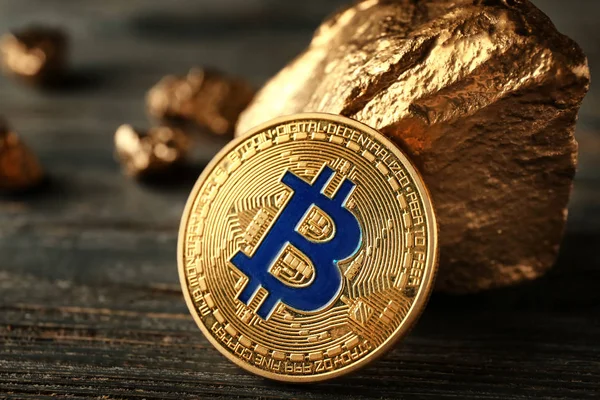 Gold Nugget Bitcoin Dark Wooden Background Closeup — Stock Photo, Image
