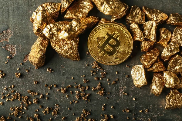 Gold Nuggets Bitcoin Dark Background — Stock Photo, Image