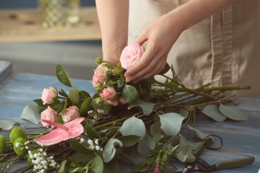 Masada güzel çiçekler Buket hazırlama kadın çiçekçi