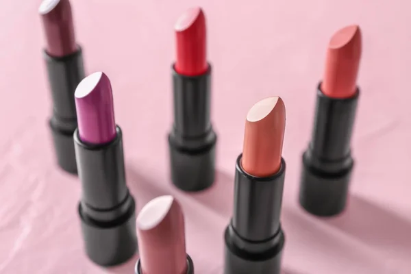 Lippenstift Van Verschillende Tinten Kleur Achtergrond — Stockfoto