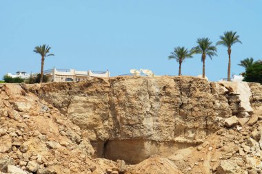 Egzotik ülkede buzlu modern otel