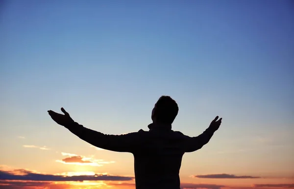 Religious Man Praying Outdoors Sunset — Stock Photo, Image