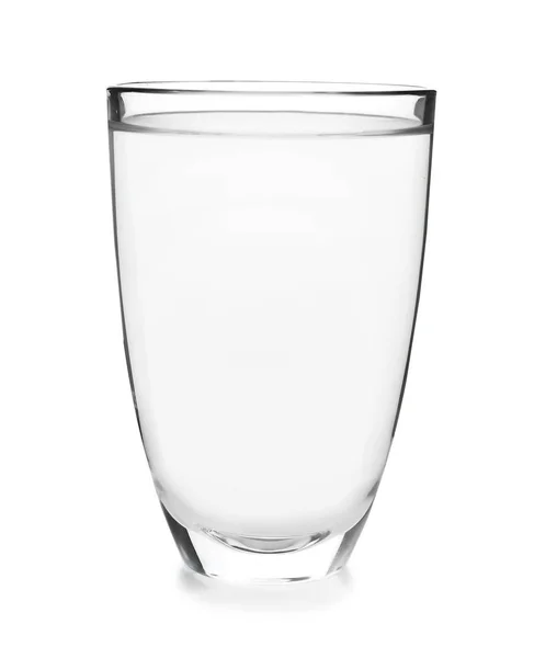 Verre Eau Fraîche Propre Sur Fond Blanc — Photo