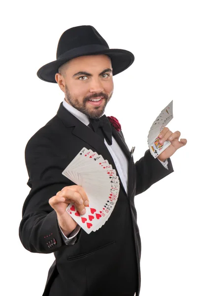 男性魔术师显示技巧与卡在白色背景 — 图库照片