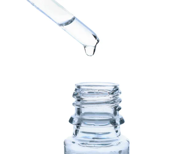 Flüssigkeit Tropft Von Pipette Glasflasche Auf Weißem Hintergrund — Stockfoto