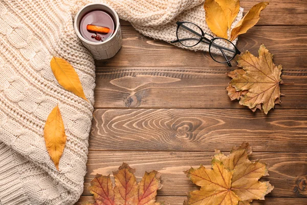 Composition Cup Aromatic Tea Warm Plaid Autumn Leaves Wooden Background — Stock Photo, Image