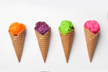 Gözleme koniler lezzetli renk beyaz zemin üzerine dondurma ile