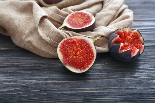 Cut Ripe Figs Wooden Table — Stock Photo, Image