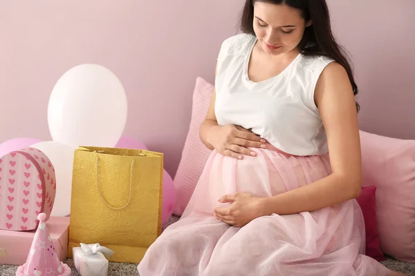 Beautiful Pregnant Woman Baby Shower Gifts Home — Stockfoto
