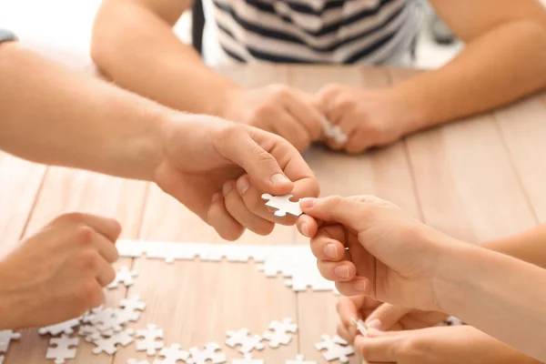 Young People Assembling Puzzle Wooden Table — Stock Photo, Image