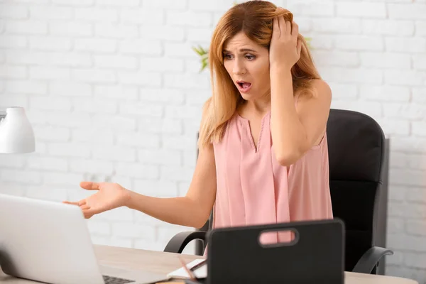 Stressed Woman Laptop Workplace — Stock Photo, Image