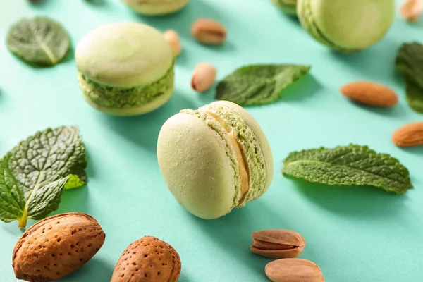 Tasty Macaroons Mint Nuts Color Background Closeup — Stock Photo, Image